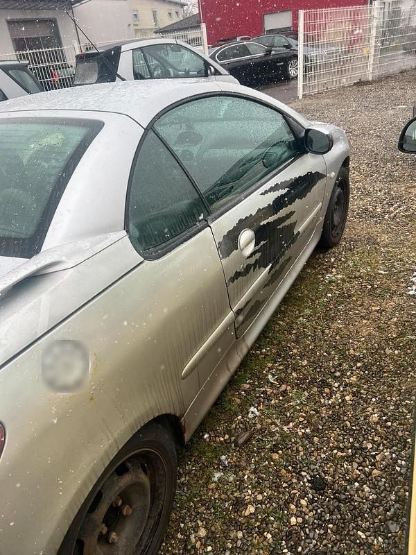 Gebraucht Peugeot 206 CC 109 PS (80 kW) 2004 Silber Cabrio