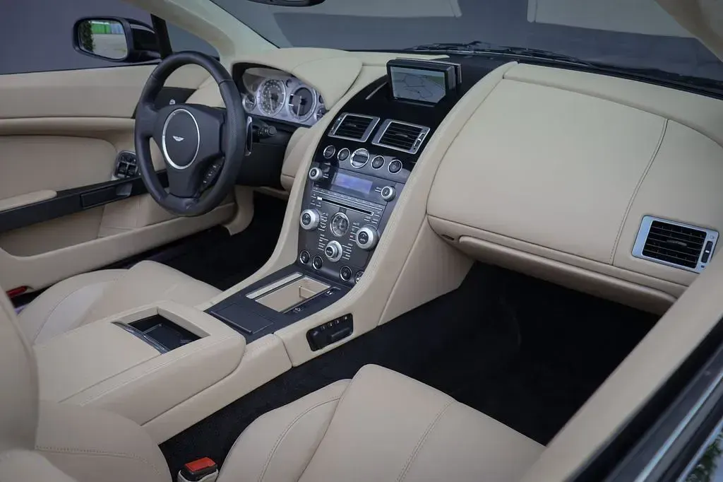 Gebraucht Aston Martin V8 Vantage 426 PS (313 kW) 2009 Schwarz Cabrio