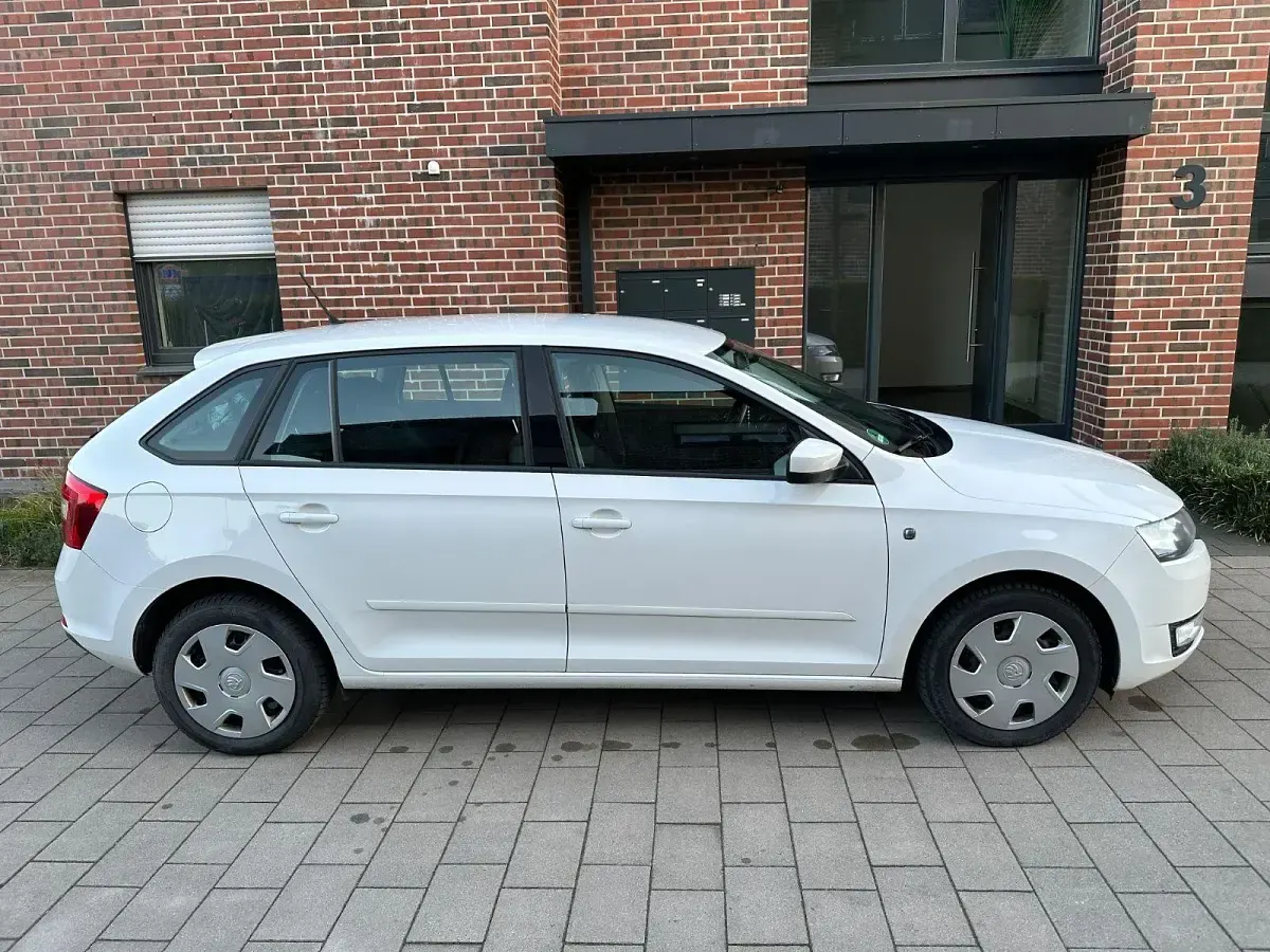 Gebraucht Skoda Rapid Ambition 105 PS (77 kW) 2014 Weiß Kleinwagen