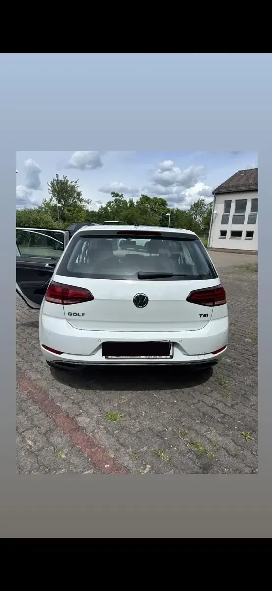 Gebraucht VW Golf VII 110 PS (80 kW) 2017 Weiß Kleinwagen