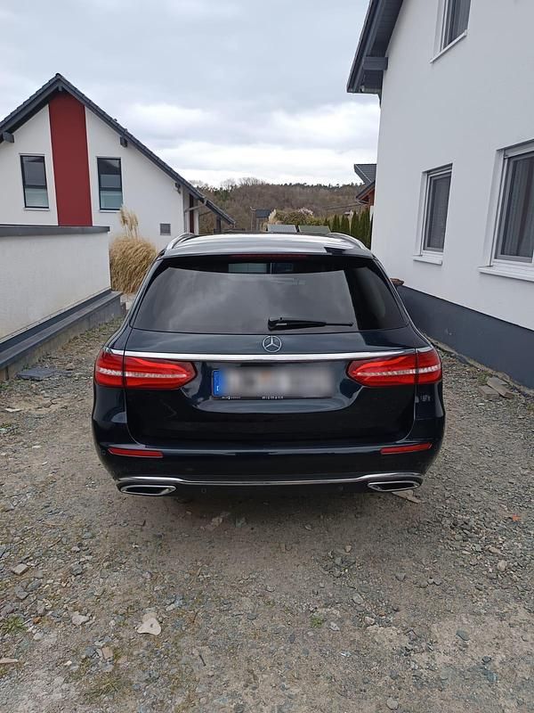 Gebraucht Mercedes E350 258 PS (189 kW) 2018 Grün Kombi