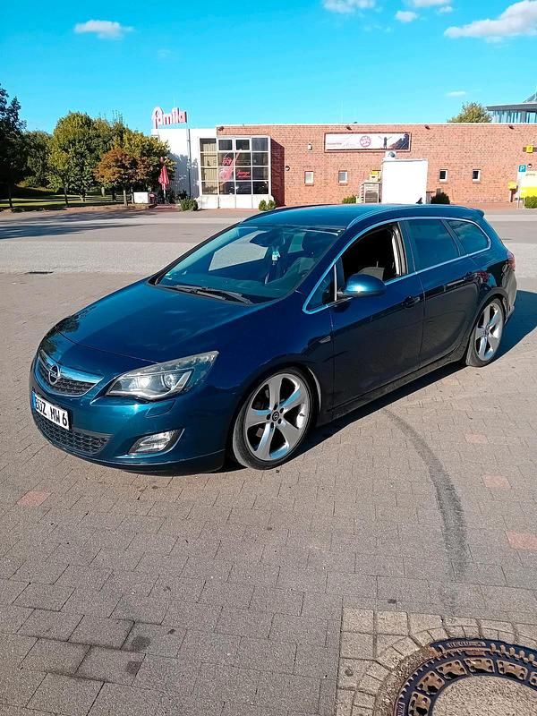 Blau Gebraucht 2011 Opel Astra OPC Kombi | 6.800 € (Etwas zu teuer) - Bild 1/4