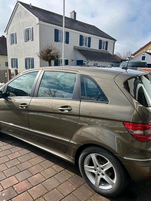 Gebraucht Mercedes B200 136 PS (100 kW) 2009 Beige Van / Kleinbus