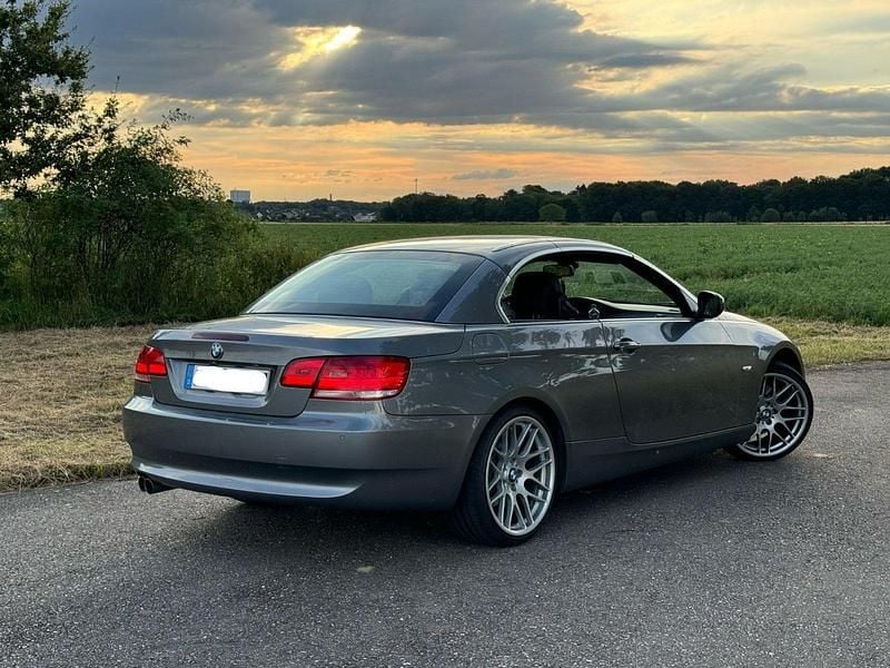 Gebraucht BMW 325 Cabriolet Comfort Edition 218 PS (160 kW) 2010 Grau Cabrio