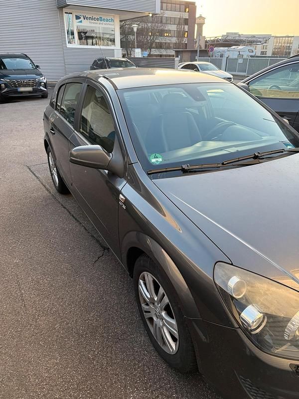 Gebraucht Opel Astra 116 PS (85 kW) 2009 Grau Kleinwagen