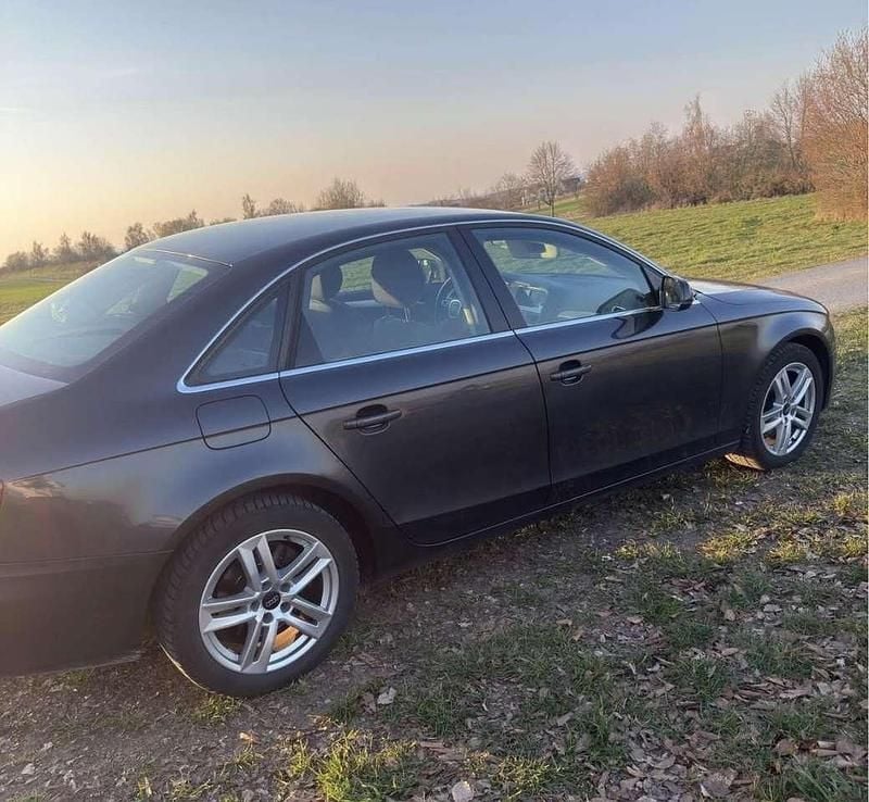 Gebraucht Audi A4 Ambiente 160 PS (117 kW) 2010 Grau Limousine