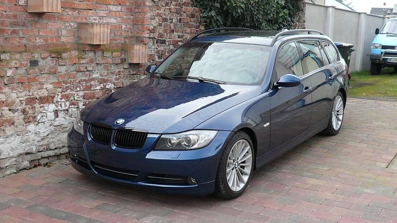 Blau Gebraucht 2006 BMW 330 Kombi | 9.500 € (Fairer Preis) - Bild 1/4