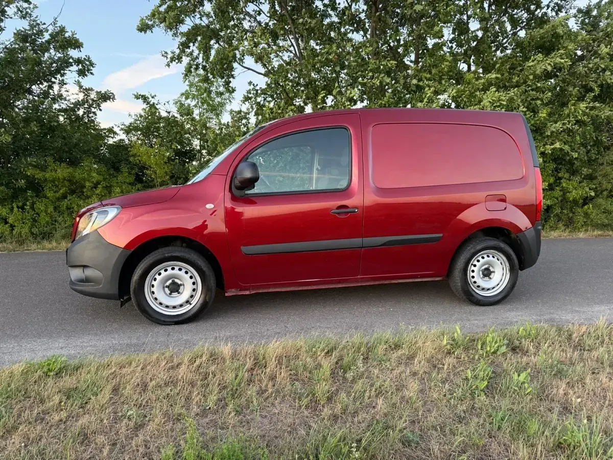 Gebraucht Mercedes Citan 111 110 PS (80 kW) 2018 Rot Van / Kleinbus