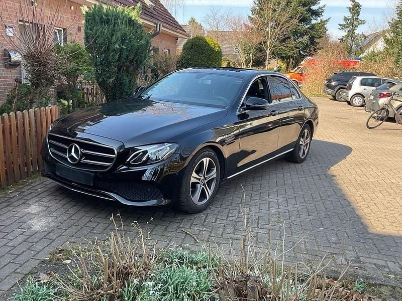 Gebraucht Mercedes E220 194 PS (142 kW) 2019 Schwarz Limousine