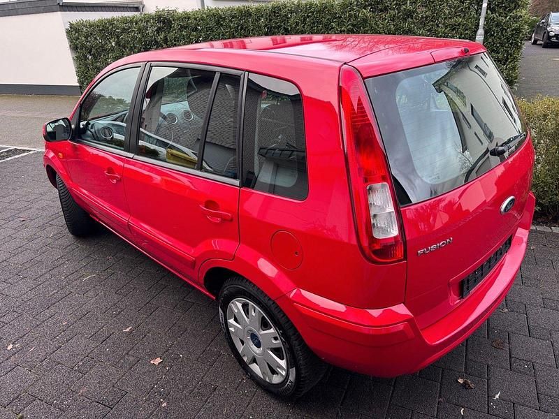 Gebraucht Ford Fusion Style 80 PS (58 kW) 2009 Rot Kombi