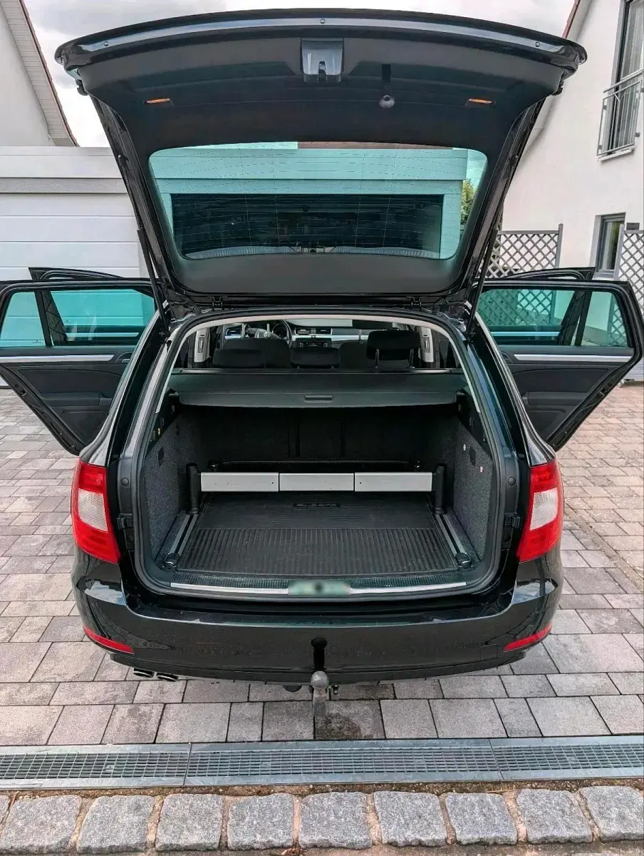 Gebraucht Skoda Superb 140 PS (102 kW) 2013 Schwarz Kombi