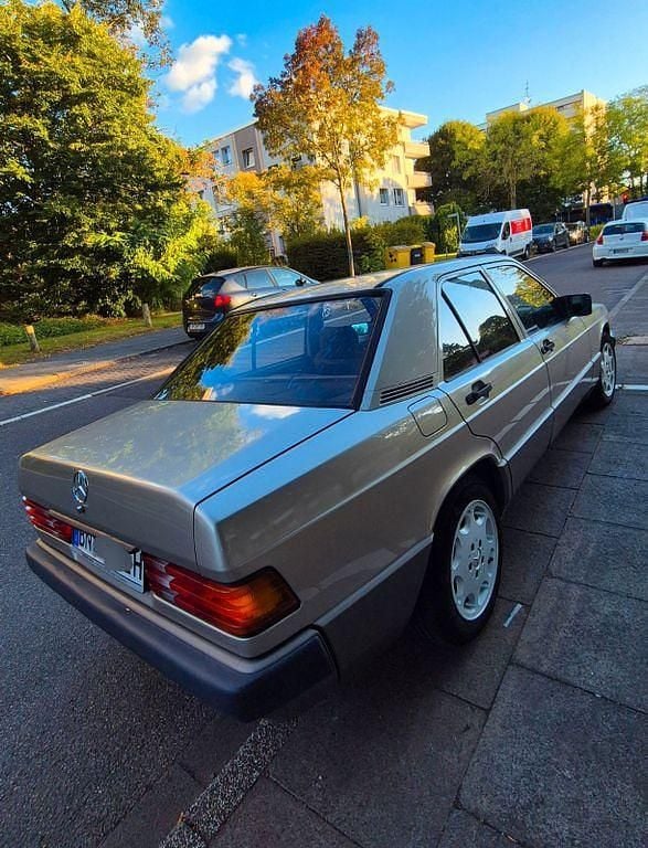 Gebraucht Mercedes 190 109 PS (80 kW) 1992 Braun Limousine
