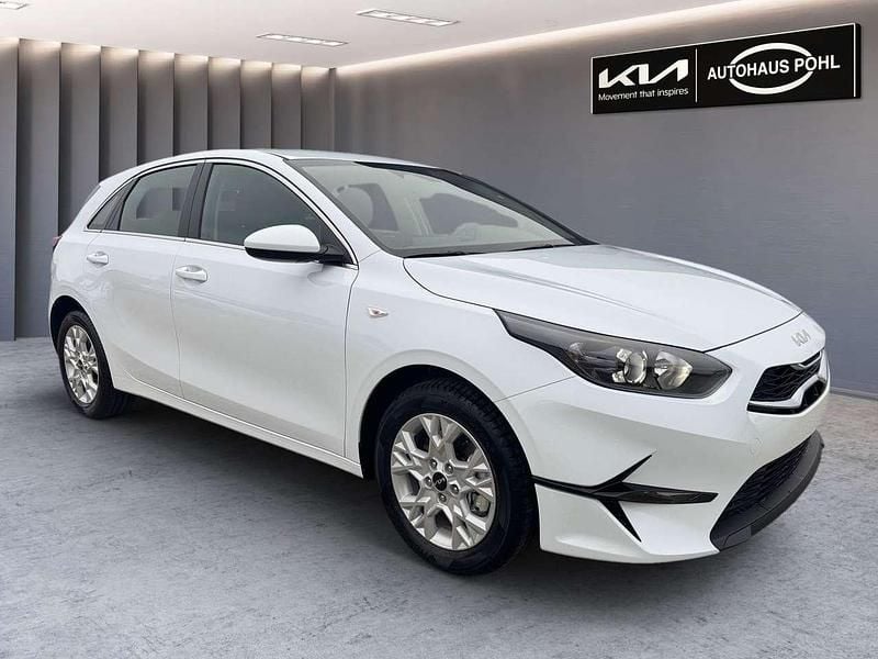 (wd) casa white s Gebraucht 2025 Kia Ceed Vision Limousine | 20.950 € (Superpreis) - Bild 1/4