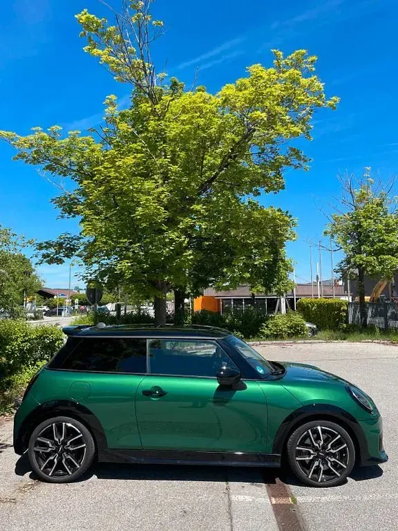 Używany Mini John Cooper Works 204 KM (150 kW) 2024 Zielony Hatchback