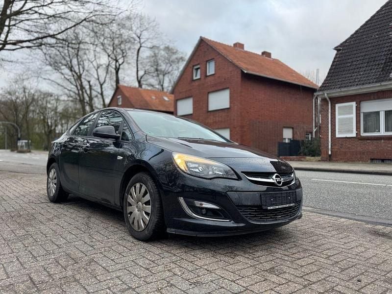 Gebraucht Opel Astra Edition 140 PS (102 kW) 2013 Schwarz Limousine