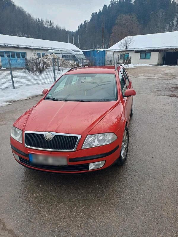 Rot Gebraucht 2007 Skoda Octavia Kombi | 2.200 € - Bild 1/4