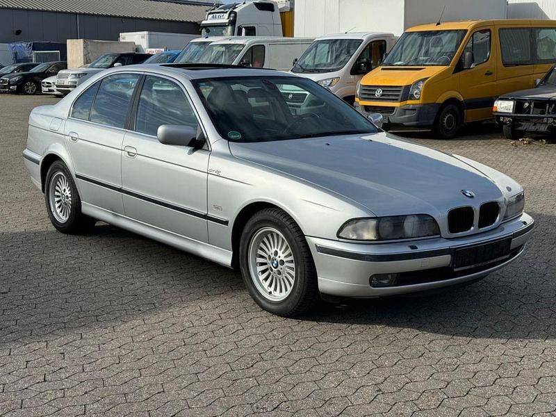 Second-hand BMW 523 170 CP (125 kW) 2000 Argintiu Berlinǎ