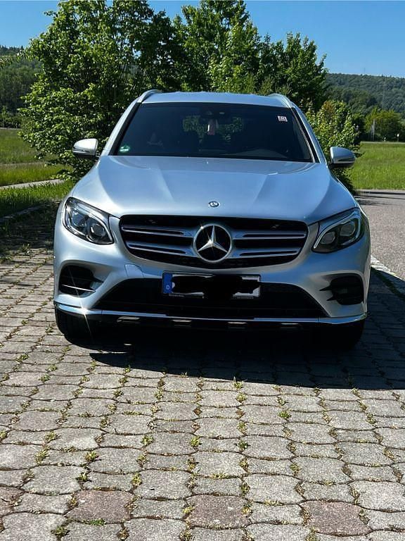 Silber Gebraucht 2016 Mercedes GLC250 AMG line SUV | 19.001 € (Guter Preis) - Bild 1/4
