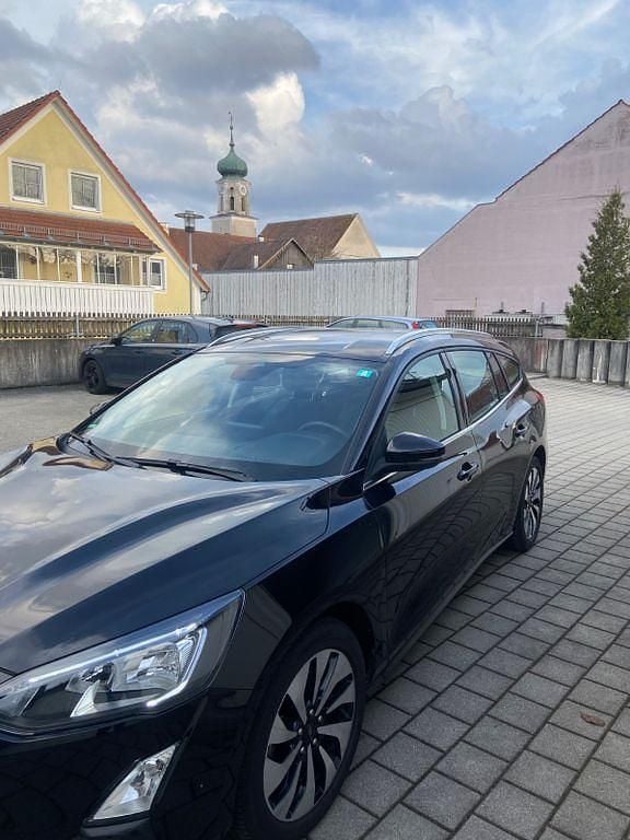 Używany Ford Focus Active 125 KM (91 kW) 2021 Czarny Sedan/Limuzyna