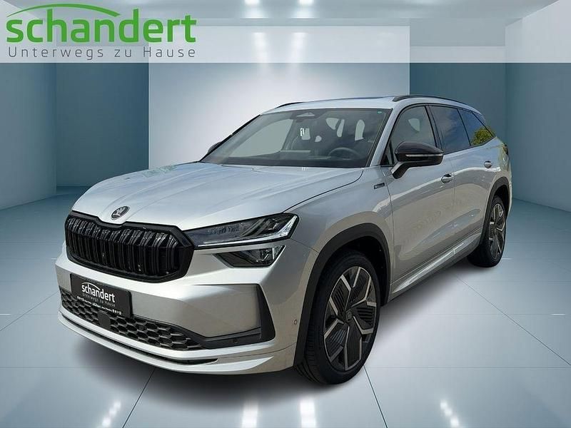 Brilliantsilber metallic Neu 2025 Skoda Kodiaq SportLine SUV | 64.200 € - Bild 1/4
