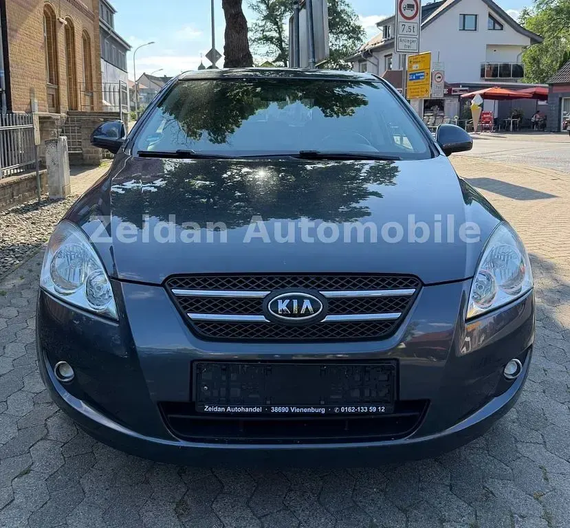 Gebraucht Kia Ceed 109 PS (80 kW) 2009 Grau Kleinwagen