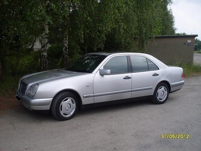 Gebraucht Mercedes 230 150 PS (110 kW) 1997 Silber metallic Limousine