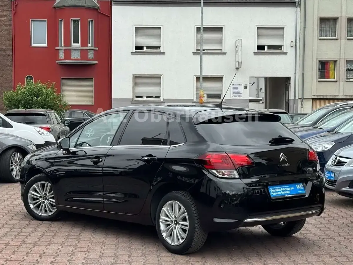 Gebraucht Citroën C4 SELECTION 131 PS (96 kW) 2015 Schwarz Limousine