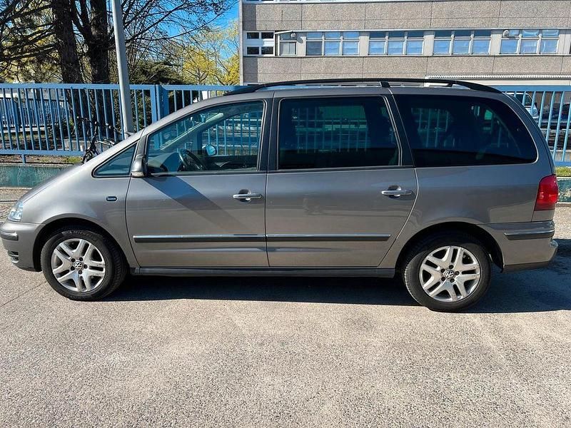 Gebraucht VW Sharan Comfortline 140 PS (102 kW) 2007 Grau Van / Kleinbus