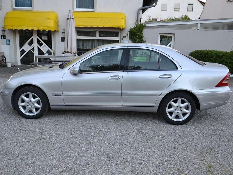 Gebraucht Mercedes C180 143 PS (105 kW) 2003 Brillantsilber  metalliclack Limousine