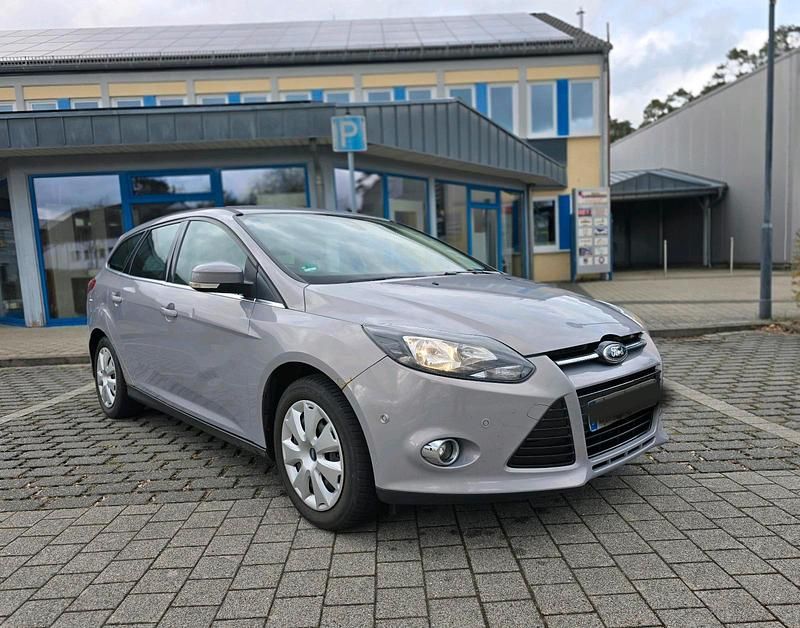 Gebraucht Ford Focus 105 PS (77 kW) 2011 Kombi