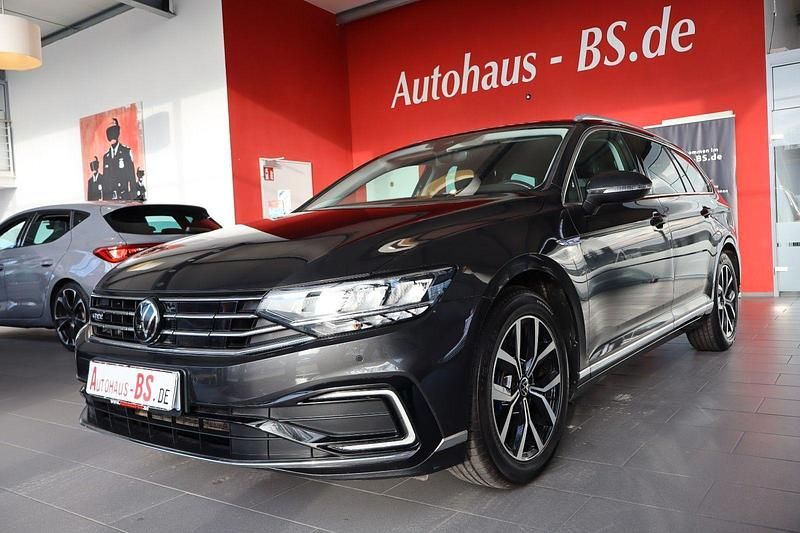 Grau Gebraucht 2022 VW Passat GTE Kombi | 19.968 € (Guter Preis) - Bild 1/4