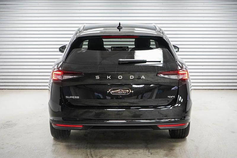 Neu Skoda Superb Selection 193 PS (141 kW) 2025 Ebony black Kombi