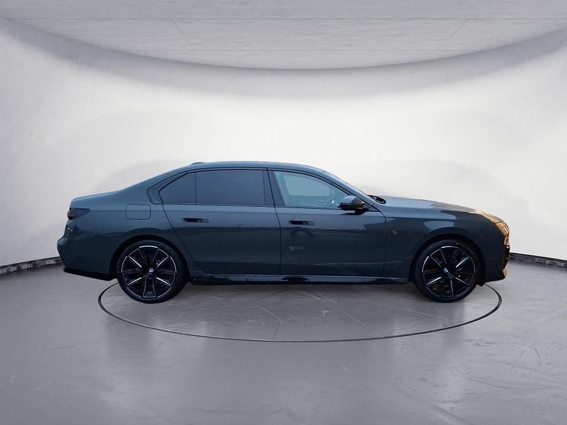 Neu BMW 740 299 PS (219 kW) 2026 Grau Limousine