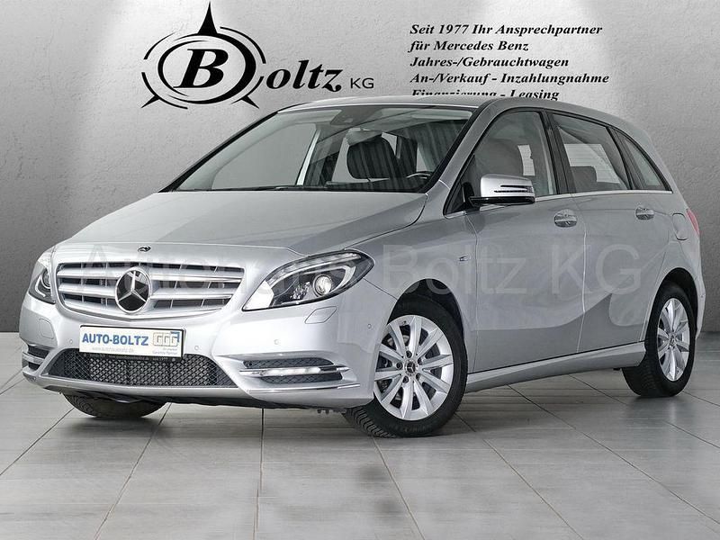 Grau Gebraucht 2012 Mercedes B180 Van / Kleinbus | 15.999 € (Teuer) - Bild 1/4