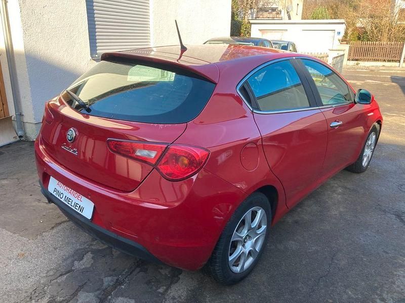 Gebraucht Alfa Romeo Giulietta Turismo 105 PS (77 kW) 2010 Rot Limousine