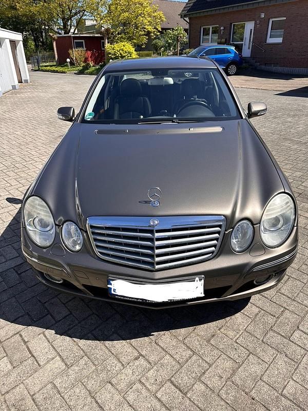 Braun Gebraucht 2008 Mercedes E280 Limousine | 5.000 € (Fairer Preis) - Bild 1/4