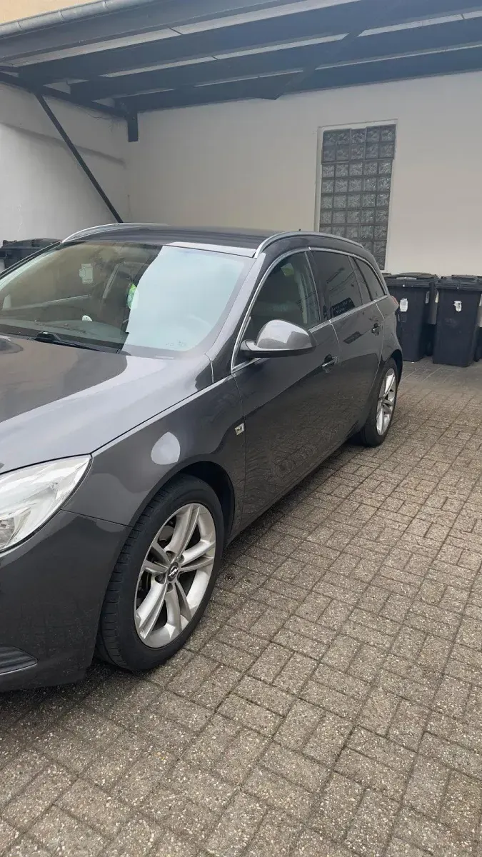 Gebraucht Opel Insignia 140 PS (102 kW) 2010 Grau Kombi