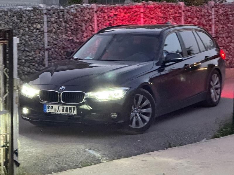 Schwarz Gebraucht 2018 BMW 320 Sport Line Kombi | 20.199 € (Teuer) - Bild 1/4
