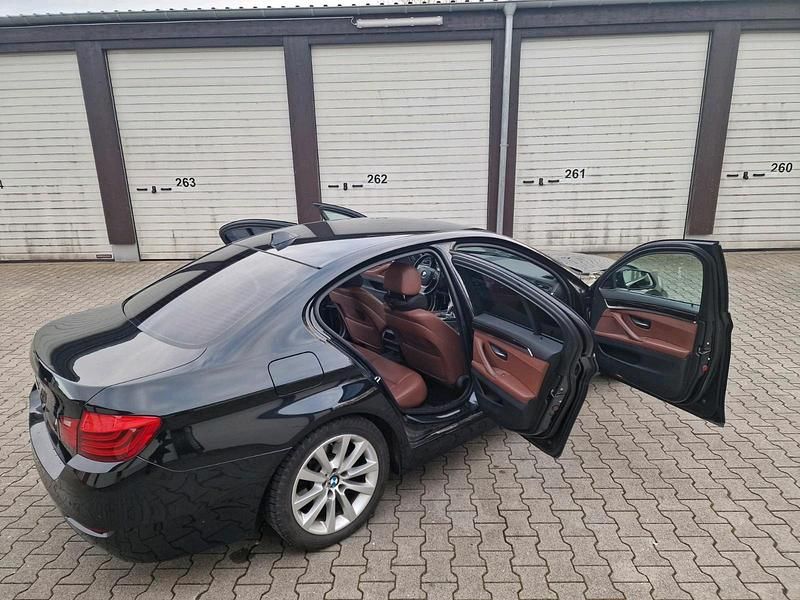 Gebraucht BMW 520 184 PS (135 kW) 2014 Schwarz Limousine