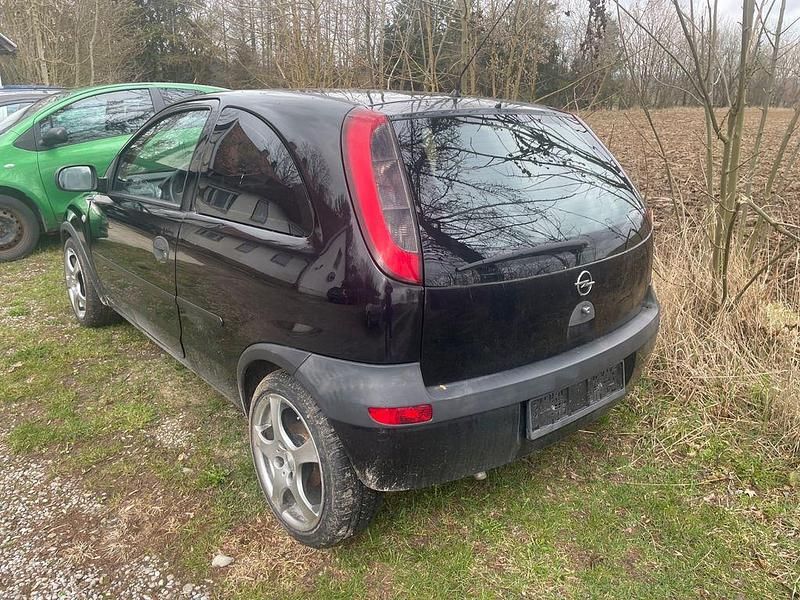 Gebraucht Opel Corsa Comfort 58 PS (42 kW) 2001 Schwarz Kleinwagen