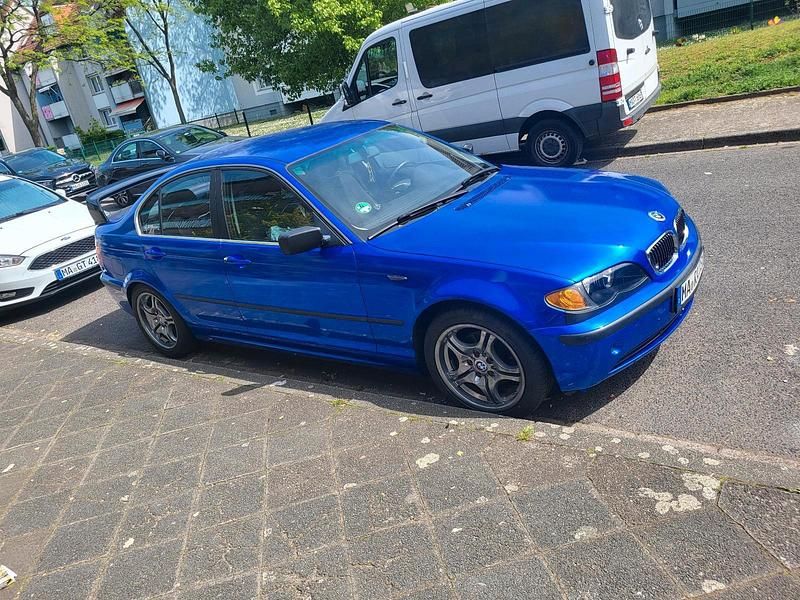 Blau Gebraucht 2002 BMW 320 Limousine | 2.700 € (Fairer Preis) - Bild 1/4