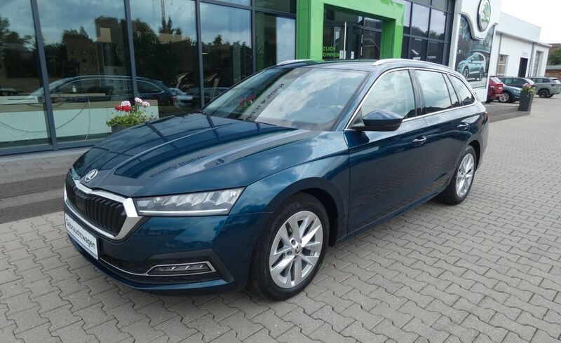 Lavablau metallic met. Gebraucht 2020 Skoda Octavia First Edition Kombi | 21.450 € (Superpreis) - Bild 1/4