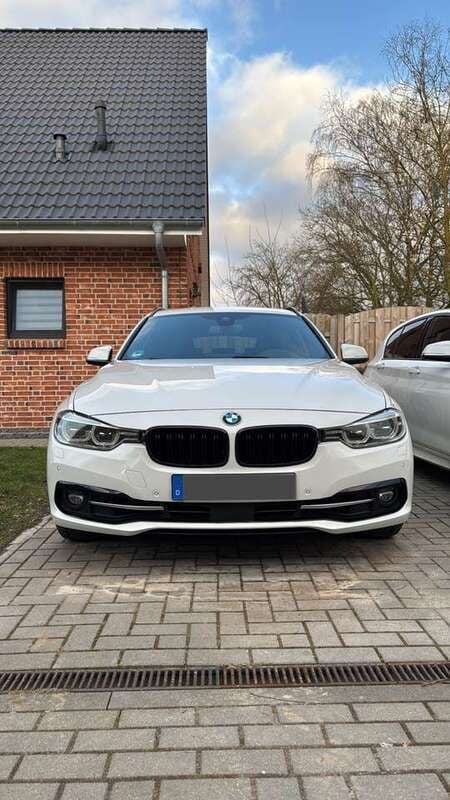 Weiß Gebraucht 2017 BMW 330 Sport Line Kombi | 12.999 € (Fairer Preis) - Bild 1/4