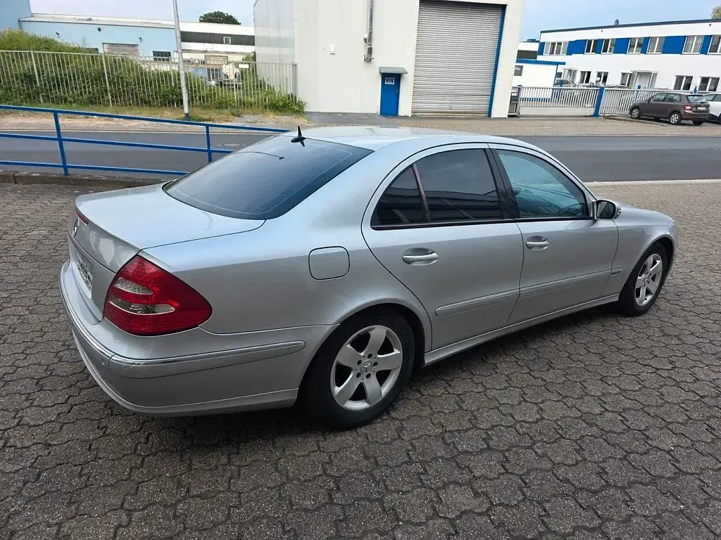 Gebraucht Mercedes E270 Avantgarde 177 PS (130 kW) 2003 Grau Limousine