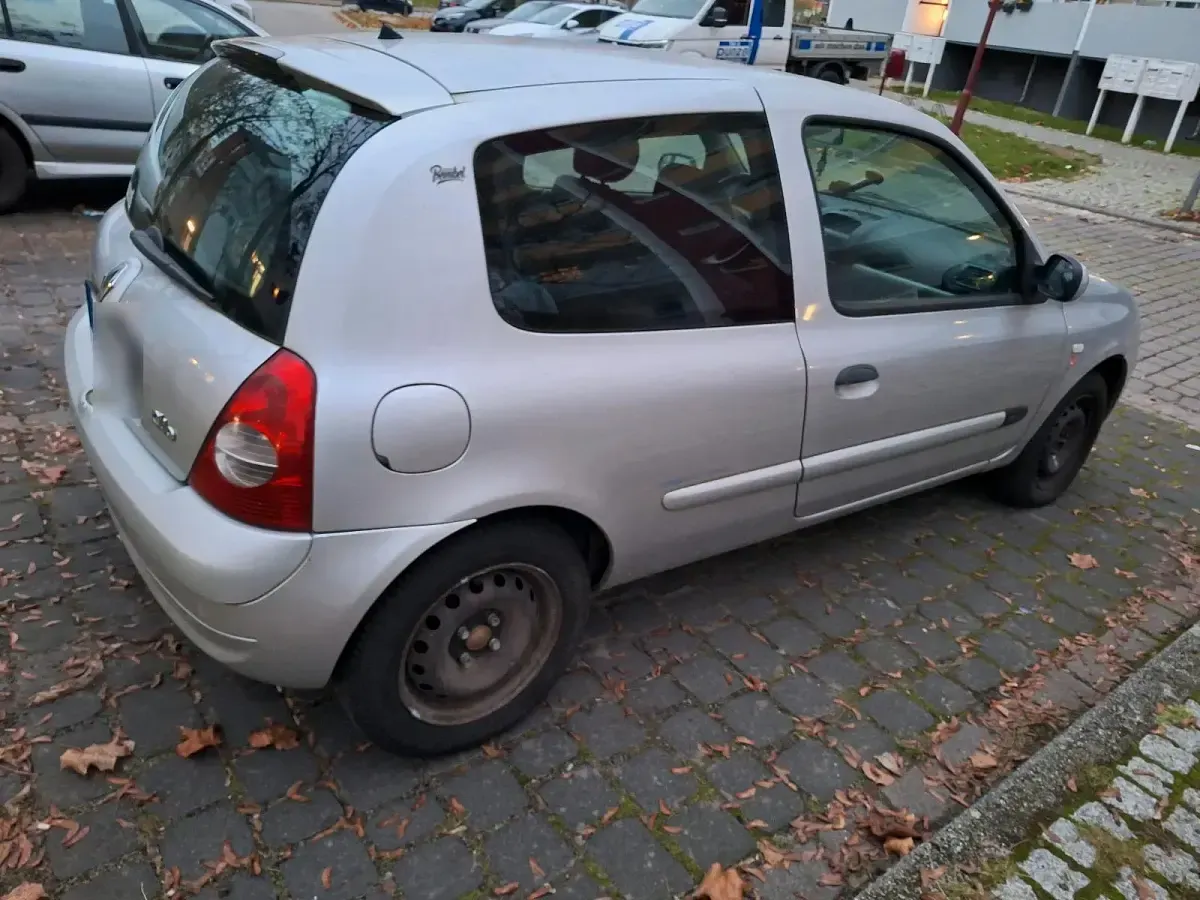 Gebraucht Renault Clio 84 PS (61 kW) 2005 Silber Kleinwagen
