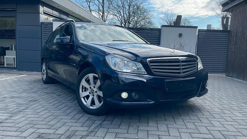 Gebraucht Mercedes C180 120 PS (88 kW) 2011 Blau Kombi