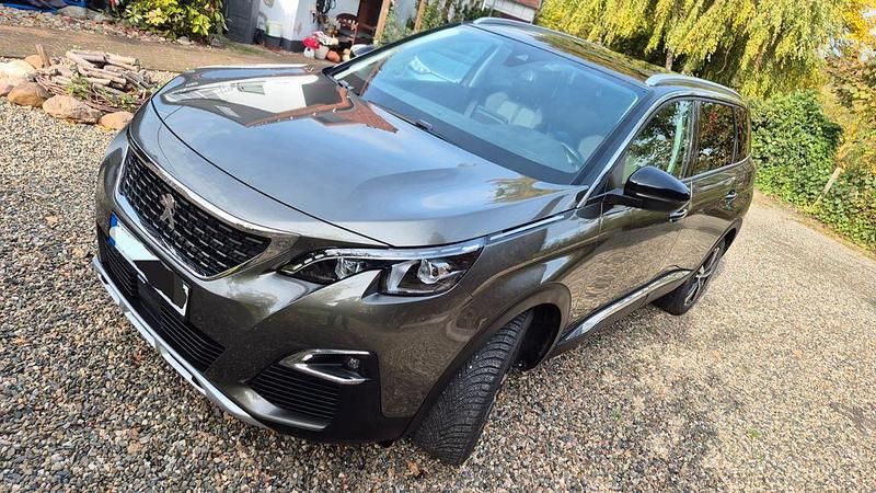 Grau Gebraucht 2017 Peugeot 5008 Allure Van / Kleinbus | 17.500 € (Fairer Preis) - Bild 1/4