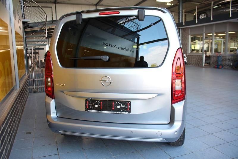 Gebraucht Opel Combo Life Elegance 131 PS (96 kW) 2022 Kontrast grau/quarz silber Van / Kleinbus