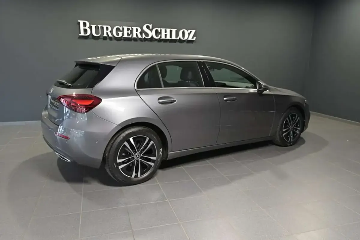 Gebraucht Mercedes A180 Progressive 136 PS (100 kW) 2025 Metalliclack mountaingrau Limousine