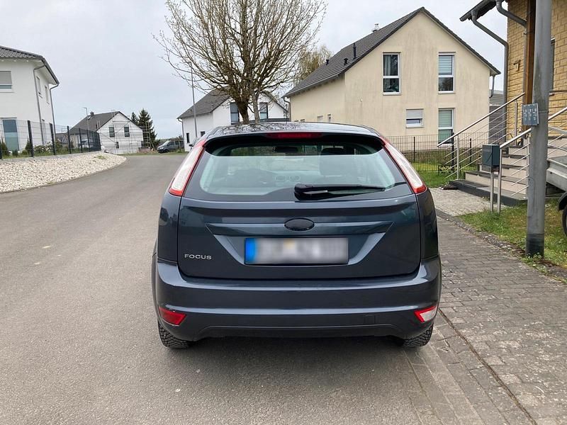 Gebraucht Ford Focus 80 PS (58 kW) 2008 Grau Coupé